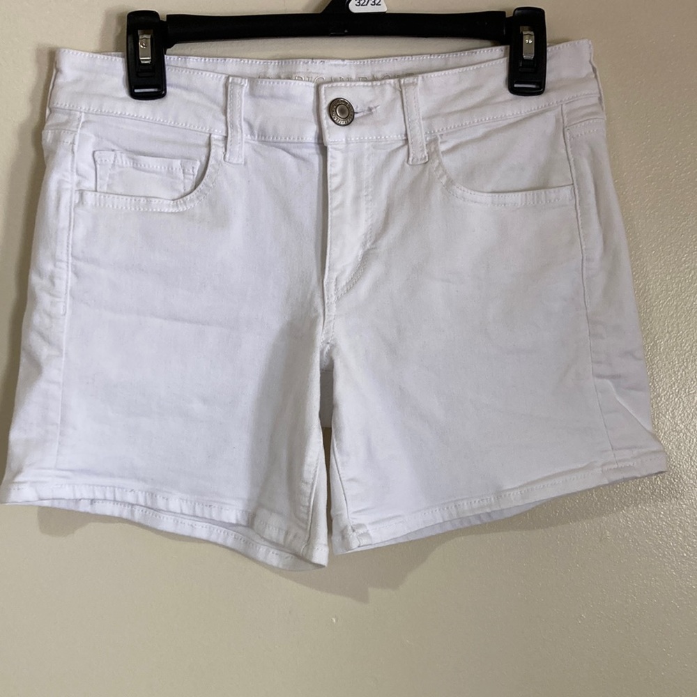 American Eagle Super Stretch MIDI white shorts